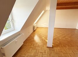 Nähe Rennbahn: 2-Zi.-Wohnung mit Wohnküche, Parkett & Wanne