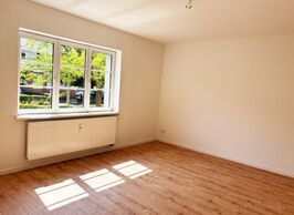 Zentral in Seidnitz, ruhig im Grünen: renovierte 2-Zi.-Whg. mit Balkon