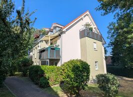 Grüne Lage am Stadtrand: vermietete 2-Zi.-ETW mit Terrasse und TG