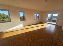 Balkon, 2 Bäder, Lift & TG: bezugsfreie 4-Zimmer-Wohnung in Pesterwitz